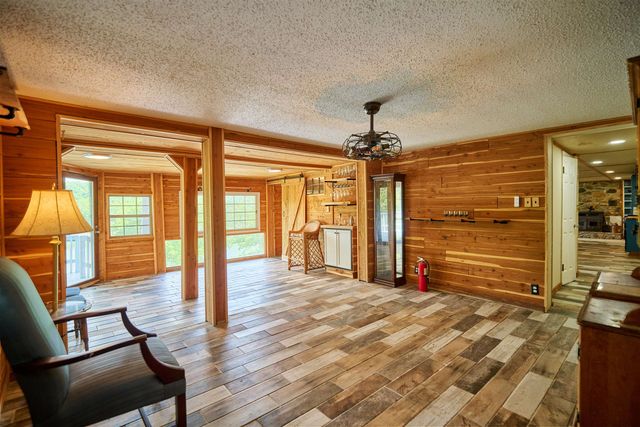 330 Robin Hood Ln, Hardy, AR 72542