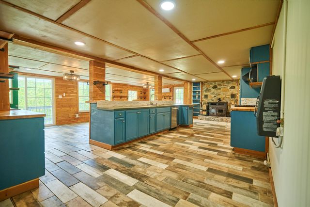 330 Robin Hood Ln, Hardy, AR 72542