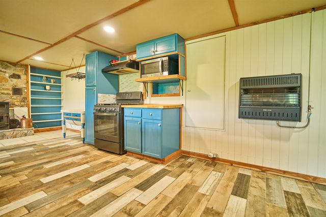330 Robin Hood Ln, Hardy, AR 72542