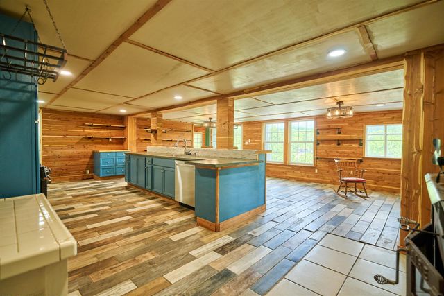 330 Robin Hood Ln, Hardy, AR 72542