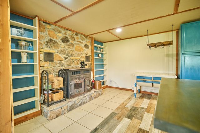 330 Robin Hood Ln, Hardy, AR 72542