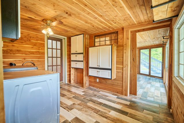 330 Robin Hood Ln, Hardy, AR 72542