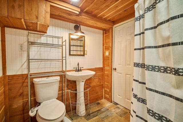 330 Robin Hood Ln, Hardy, AR 72542