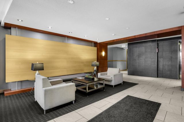 2727 W 43rd Street 206, Minneapolis, MN 55410