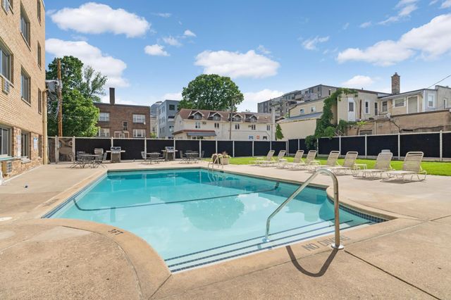 2727 W 43rd Street 206, Minneapolis, MN 55410