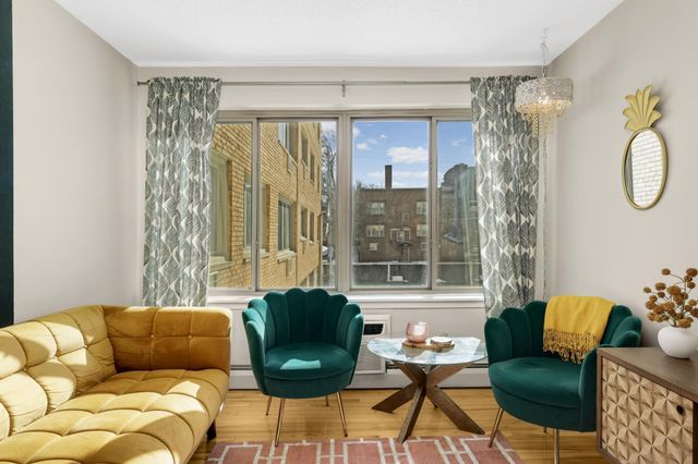 2727 W 43rd Street 206, Minneapolis, MN 55410