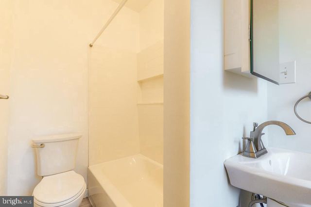 148 E HOLLY AVE, Pitman, NJ 08071