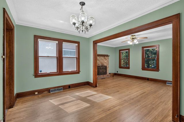 4242 Thomas Avenue N, Minneapolis, MN 55412