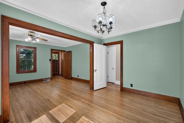 4242 Thomas Avenue N, Minneapolis, MN 55412