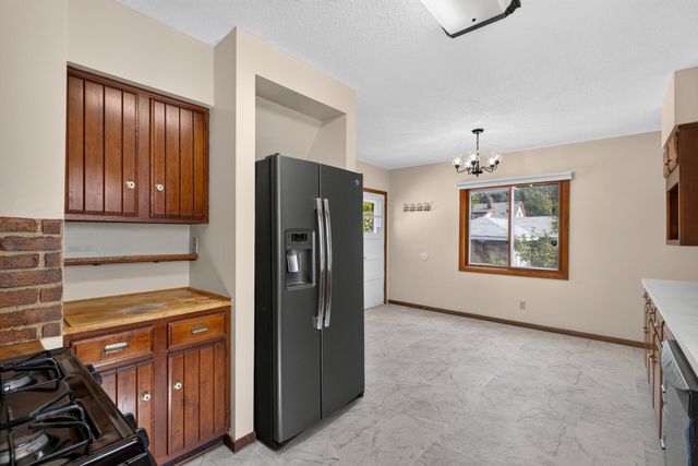4242 Thomas Avenue N, Minneapolis, MN 55412
