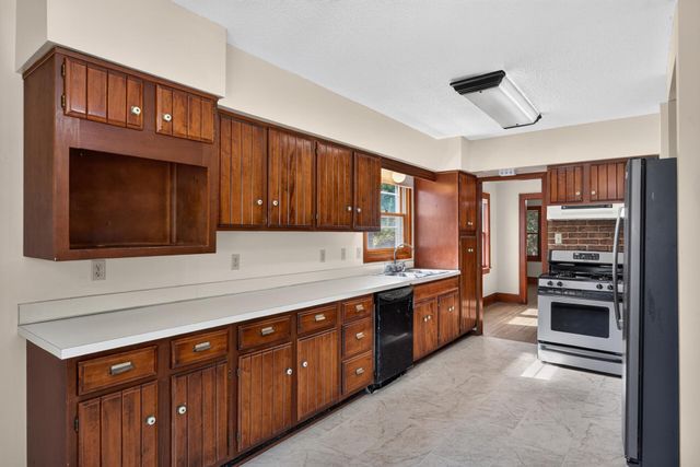 4242 Thomas Avenue N, Minneapolis, MN 55412