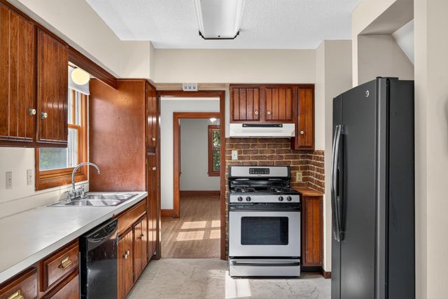 4242 Thomas Avenue N, Minneapolis, MN 55412