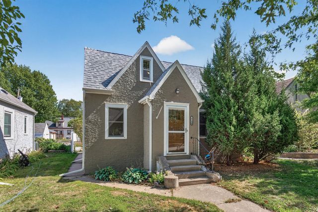 4242 Thomas Avenue N, Minneapolis, MN 55412