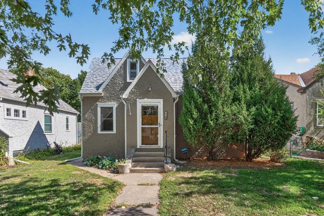 4242 Thomas Avenue N, Minneapolis, MN 55412