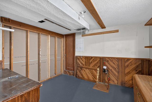 4242 Thomas Avenue N, Minneapolis, MN 55412