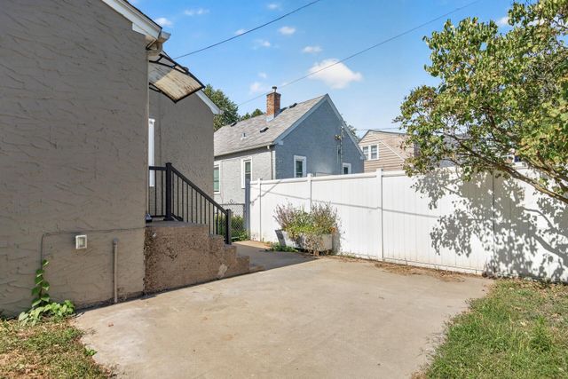 4242 Thomas Avenue N, Minneapolis, MN 55412