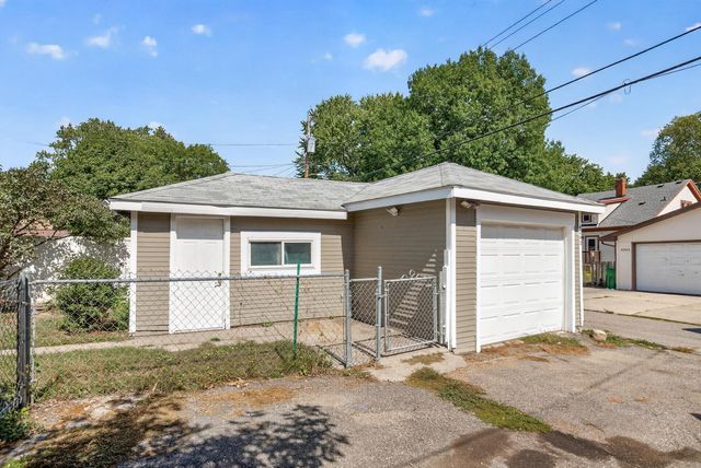 4242 Thomas Avenue N, Minneapolis, MN 55412
