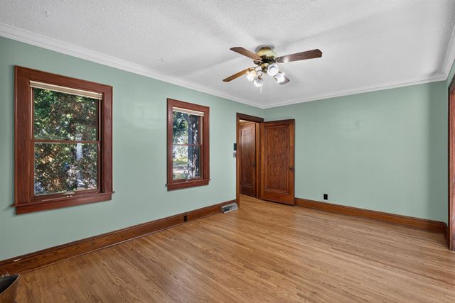 4242 Thomas Avenue N, Minneapolis, MN 55412