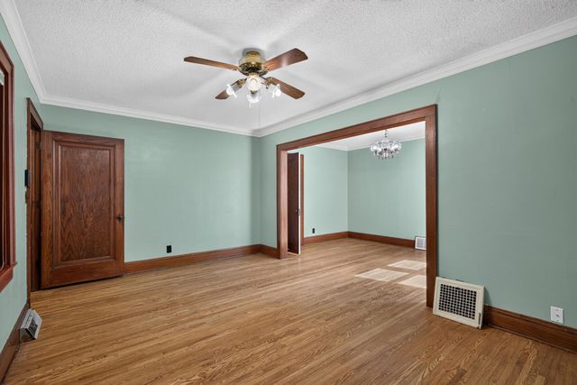 4242 Thomas Avenue N, Minneapolis, MN 55412