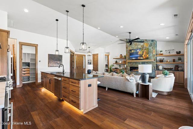 43 Osprey Ln, Sandpoint, ID 83864