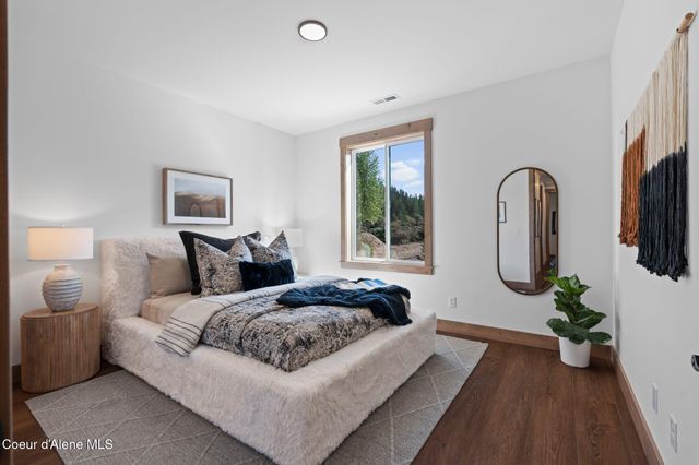 43 Osprey Ln, Sandpoint, ID 83864