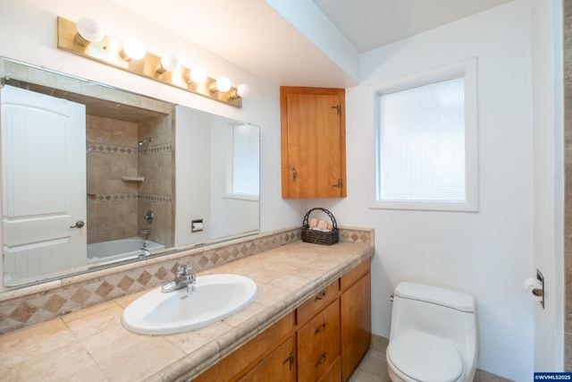 4433 41st Av NE, Salem, OR 97305