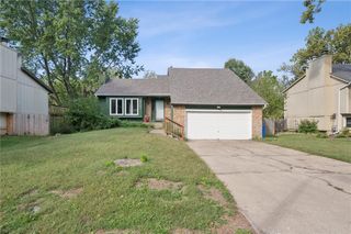 9202 Greenway Lane, Lenexa, KS 66215