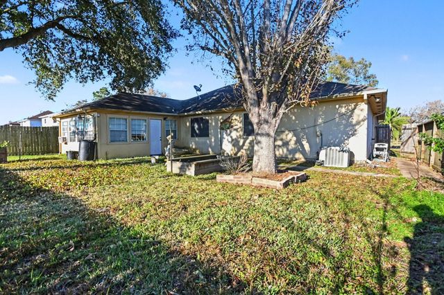 2914 Overland Trail, Dickinson, TX 77539