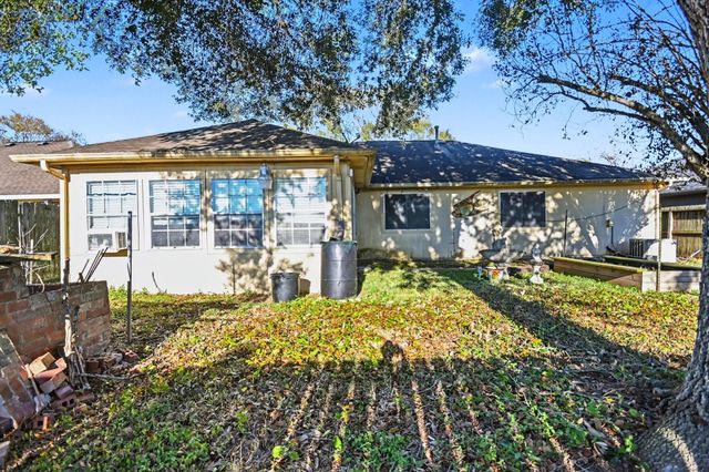 2914 Overland Trail, Dickinson, TX 77539