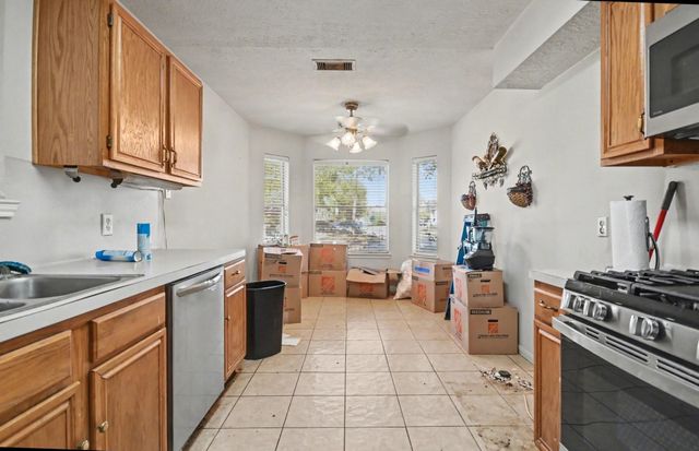 2914 Overland Trail, Dickinson, TX 77539