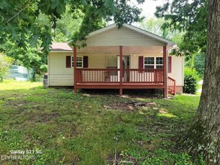 621 Phillips Flats Rd, Oneida, TN 37841