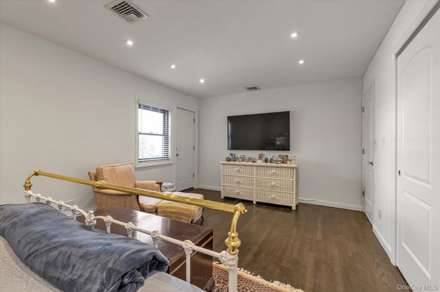 1203 E Broadway G22, Hewlett, NY 11557