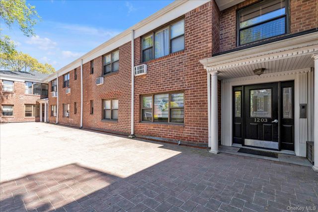 1203 E Broadway G22, Hewlett, NY 11557