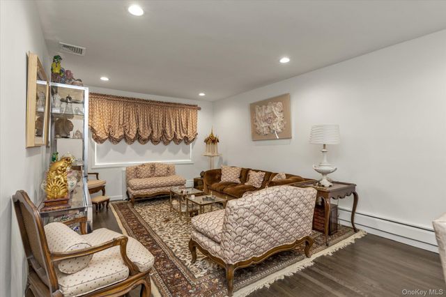 1203 E Broadway G22, Hewlett, NY 11557