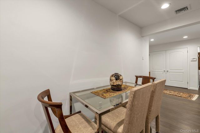 1203 E Broadway G22, Hewlett, NY 11557