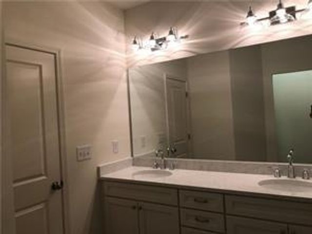 26 Lochurst Lane, Roswell, GA 30076