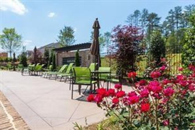 26 Lochurst Lane, Roswell, GA 30076