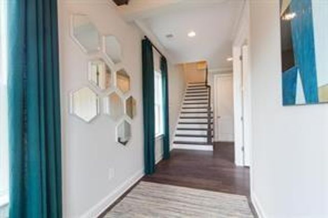 26 Lochurst Lane, Roswell, GA 30076