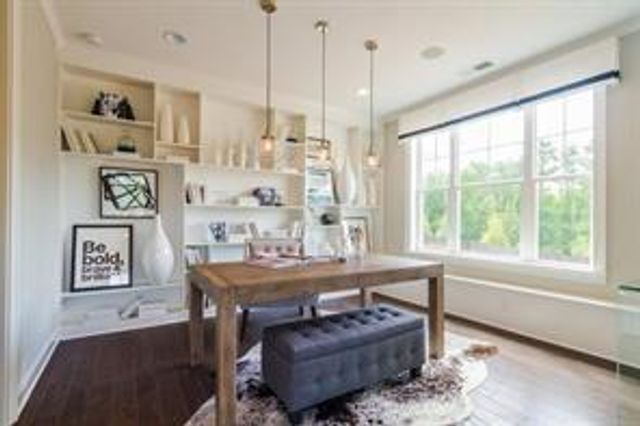 26 Lochurst Lane, Roswell, GA 30076