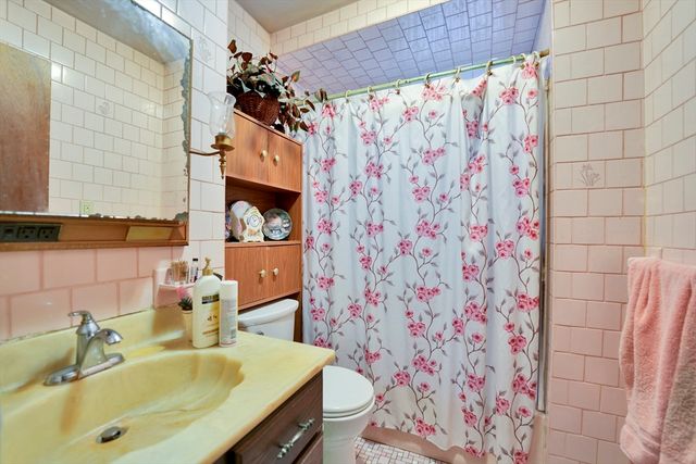 108 Phillips Ave, New Bedford, MA 02746