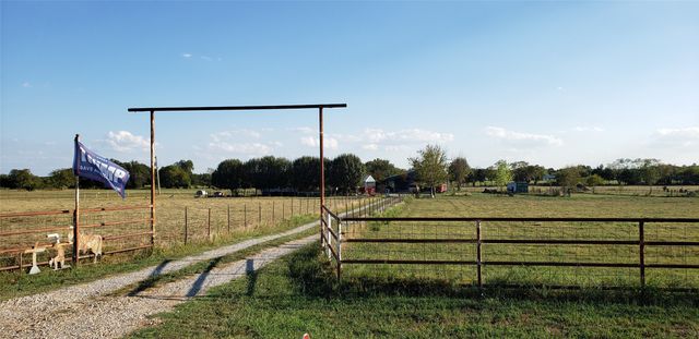 806 N Fm 1752, Savoy, TX 75479