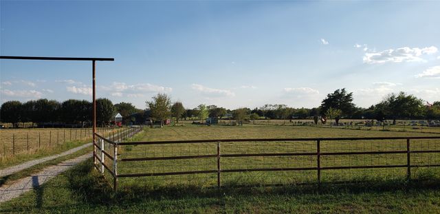 806 N Fm 1752, Savoy, TX 75479