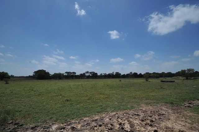 806 N Fm 1752, Savoy, TX 75479