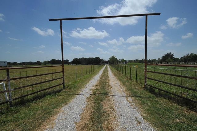 806 N Fm 1752, Savoy, TX 75479