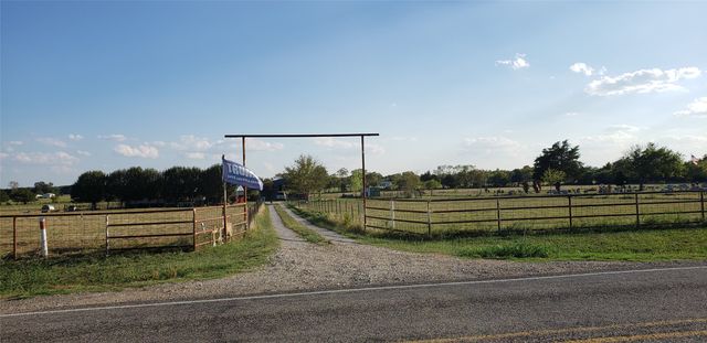 806 N Fm 1752, Savoy, TX 75479