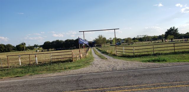 806 N Fm 1752, Savoy, TX 75479