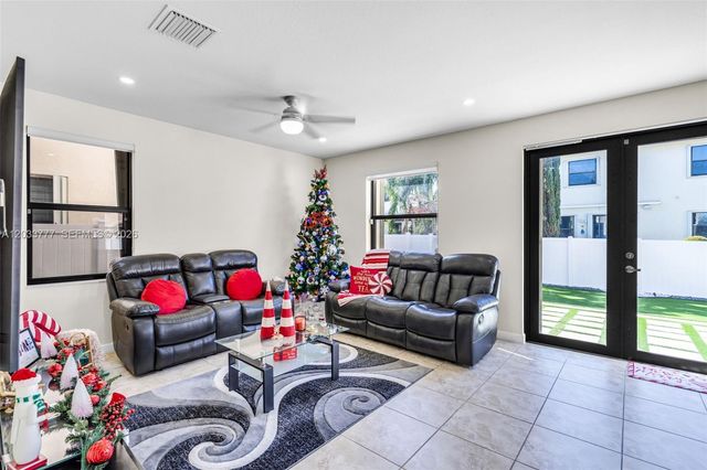 8894 W 34th Avenue, Hialeah, FL 33018