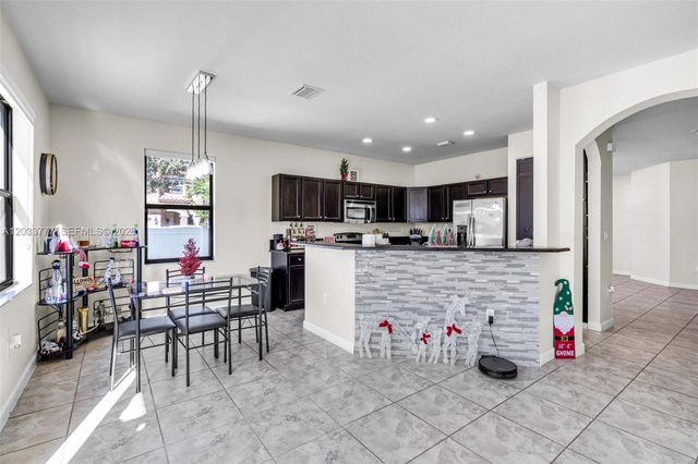 8894 W 34th Avenue, Hialeah, FL 33018
