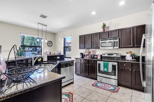 8894 W 34th Avenue, Hialeah, FL 33018
