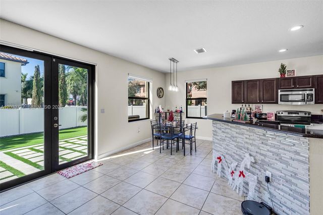 8894 W 34th Avenue, Hialeah, FL 33018